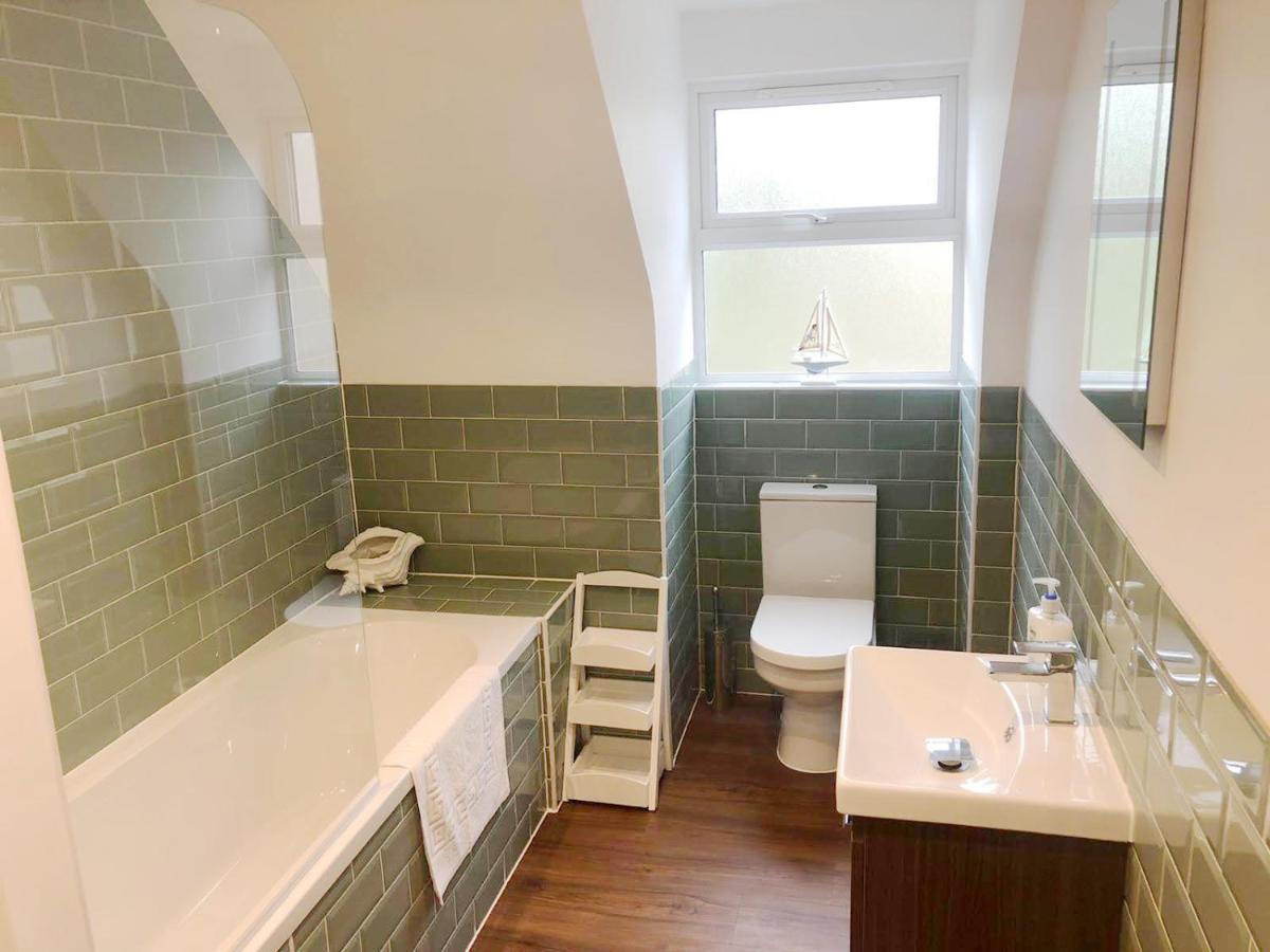 New Family Walking Distance To The Appartement *